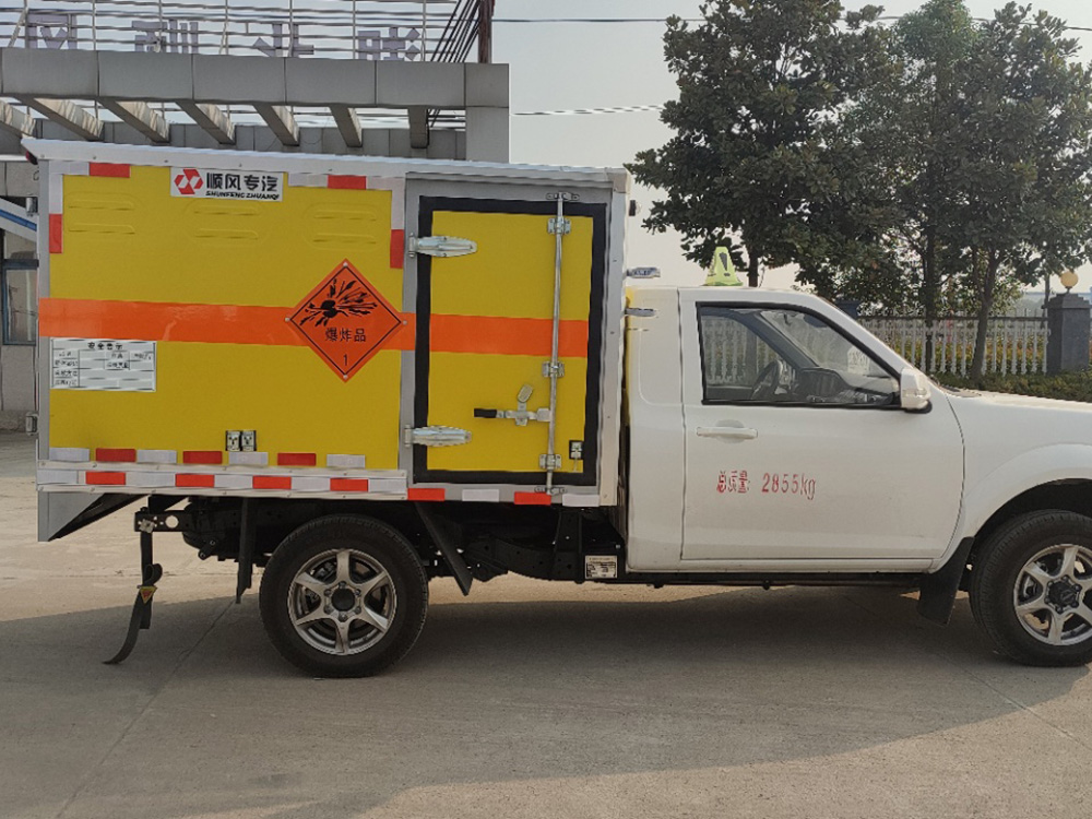 東風(fēng)皮卡爆破器材運(yùn)輸車(chē)