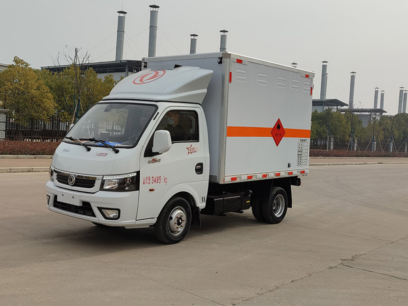 東風(fēng)途逸易燃液體（汽油）廂式運輸車